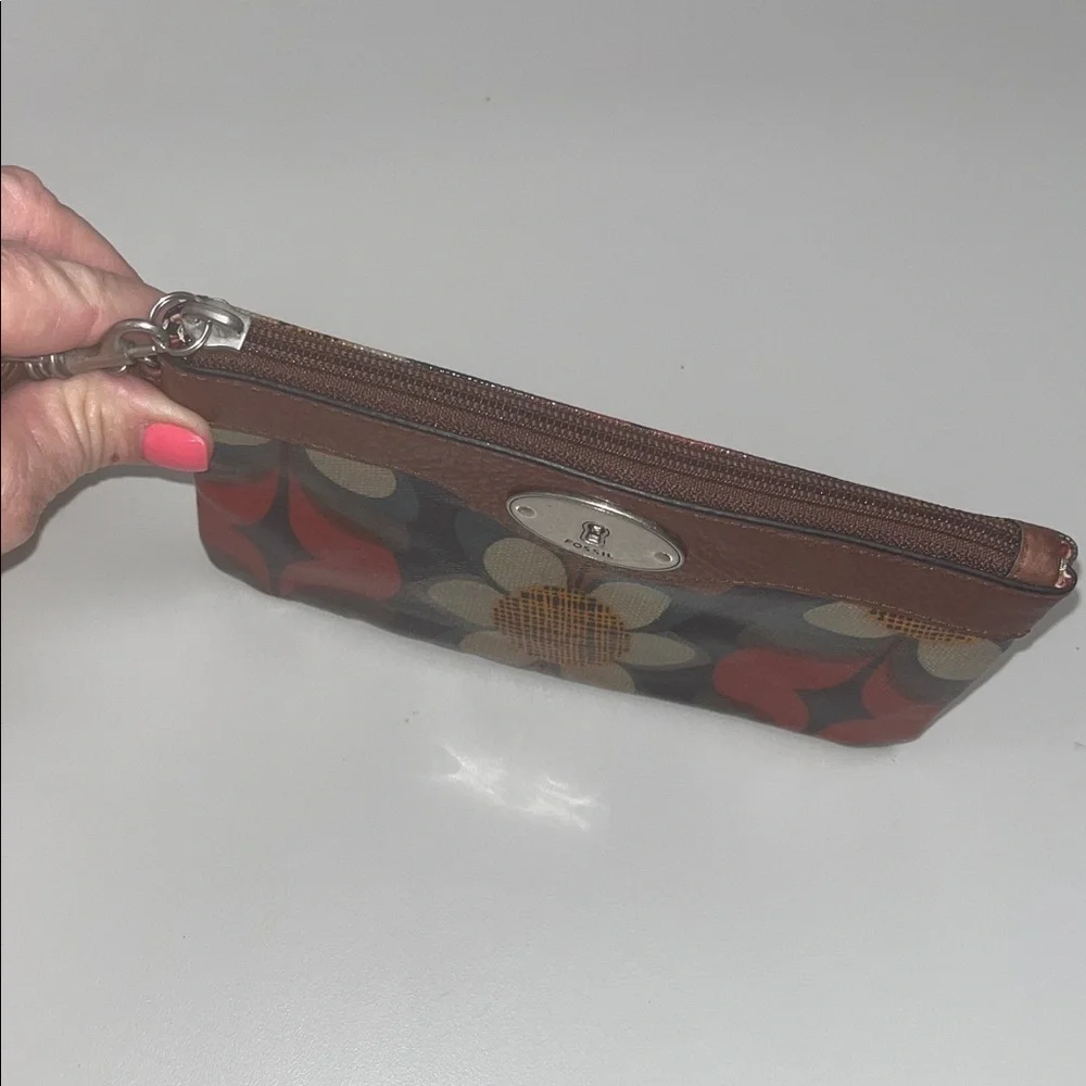 Fossil Floral Pattern Wristlet - Brown and Red